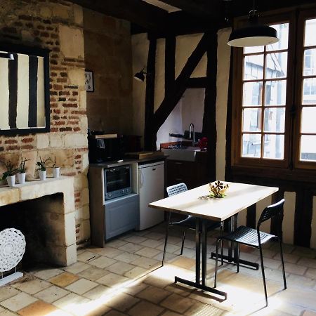 Appartement Dans Immeuble 15 Eme Siecles Vieux Tours Exterior foto